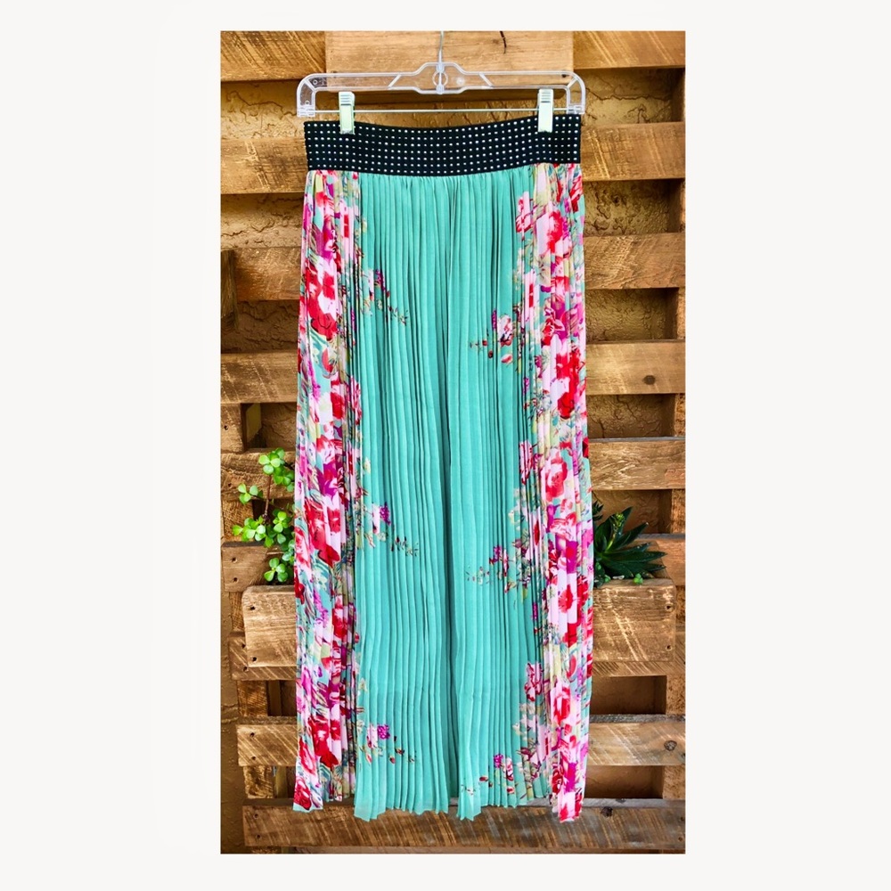 Long Pleaded Skirt